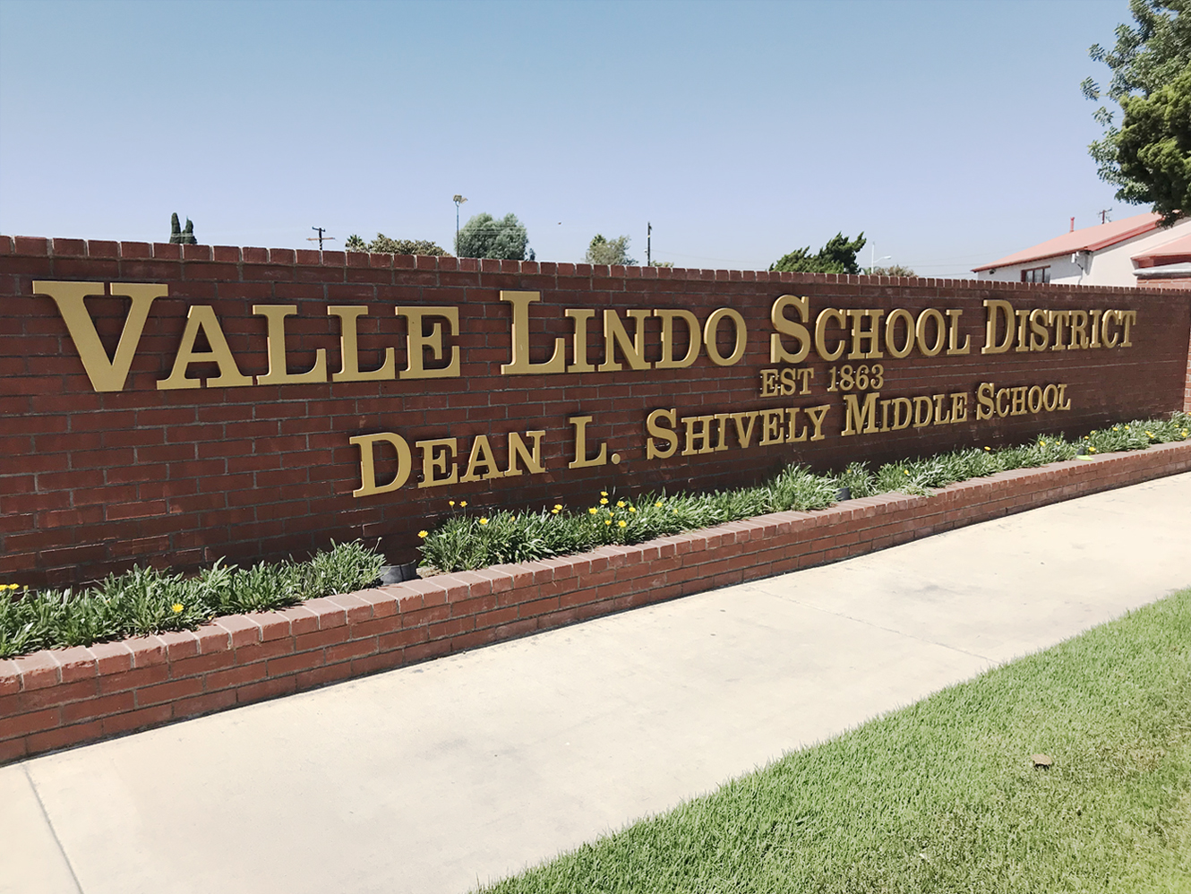 Valle Lindo Elementary Logo